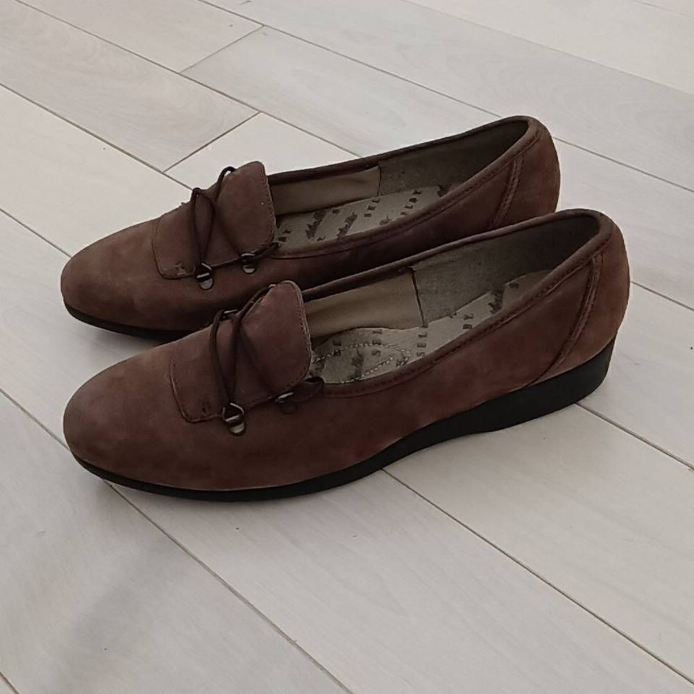 Selby Women's Suede Slip-on Loafer Flats Dark Brown Size 6.5